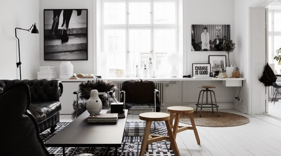 cadre-noir-et-blanc-decoration-salon-table-bois-basse-tapis-jute-canape-cuir-noir-plaid-fausse-fourrure-gris-et-marron